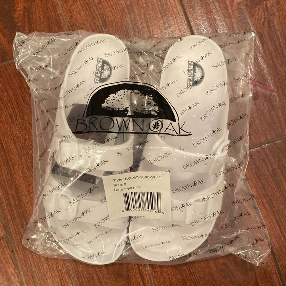 NWT Brown Oak Slide-Ons White Adjustable Size 9
